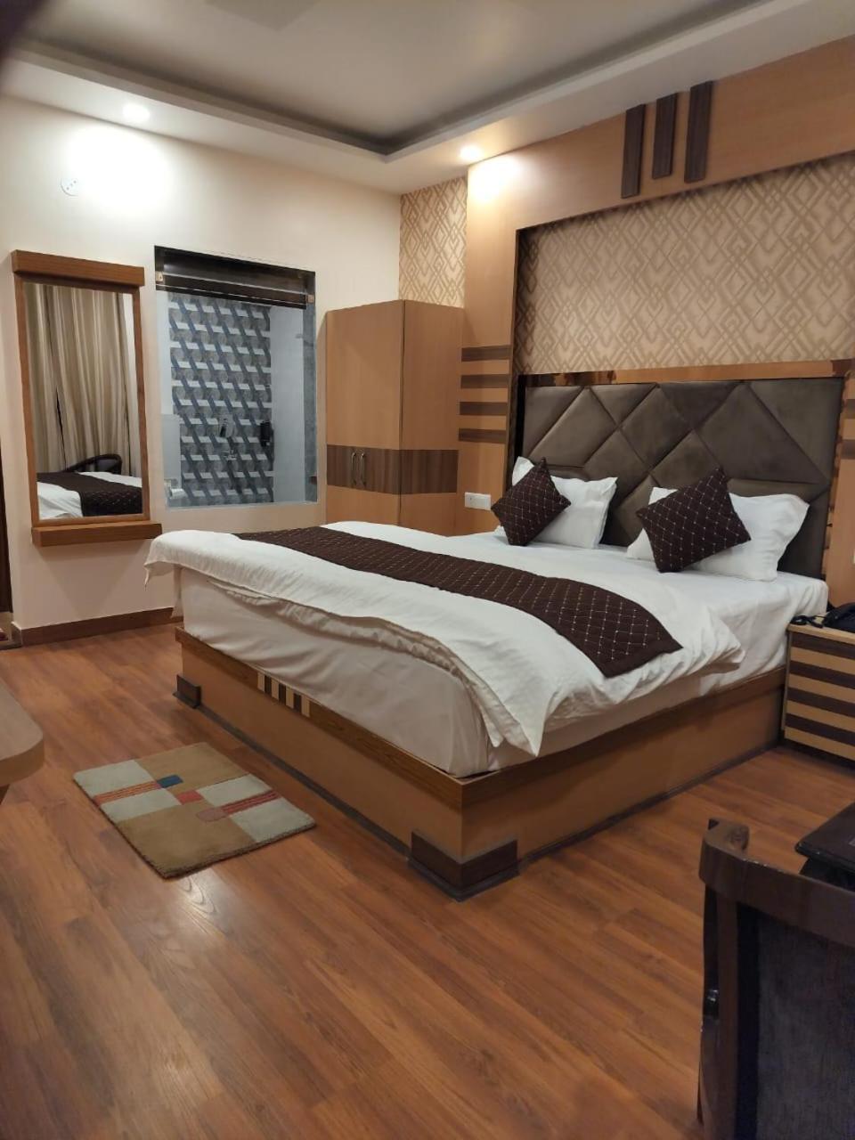 Summer Hill Resort Chail Zewnętrze zdjęcie
